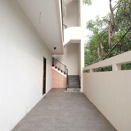 雅加达 Reddoorz Near Taman Palem酒店 外观 照片