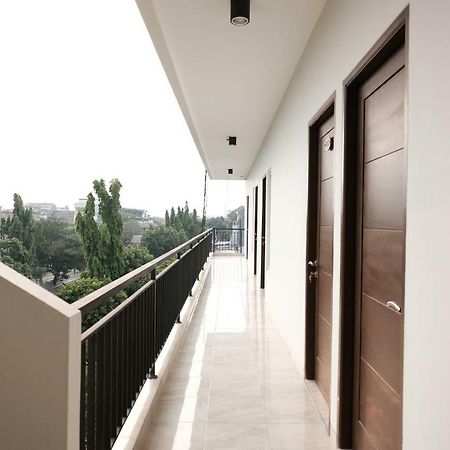雅加达 Reddoorz Near Taman Palem酒店 外观 照片